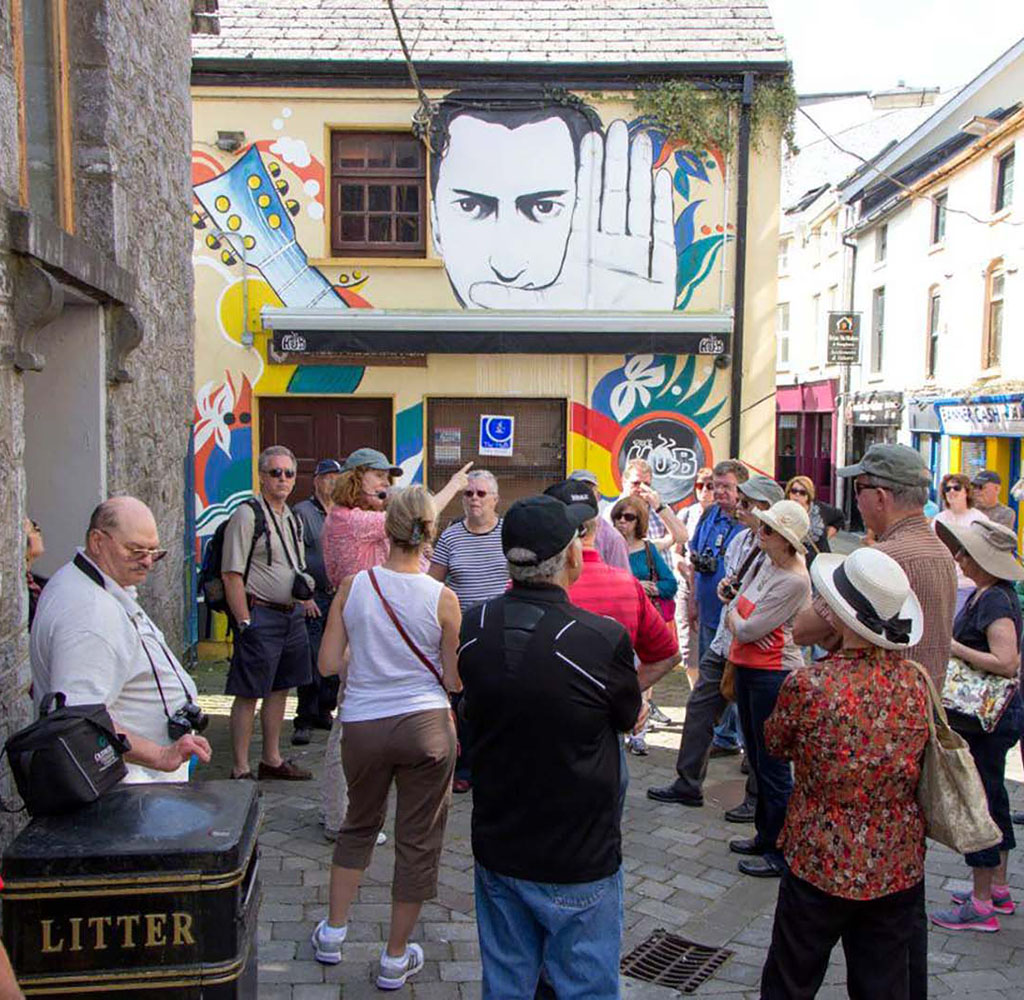 Jane with large tour group in courtyard